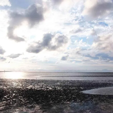 Strandburg فندق