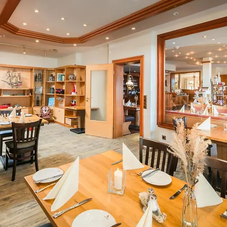 Hotel Strandburg 3*
