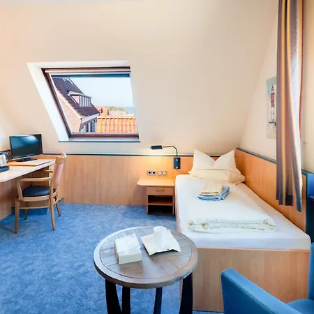 Hotel Strandburg 3*